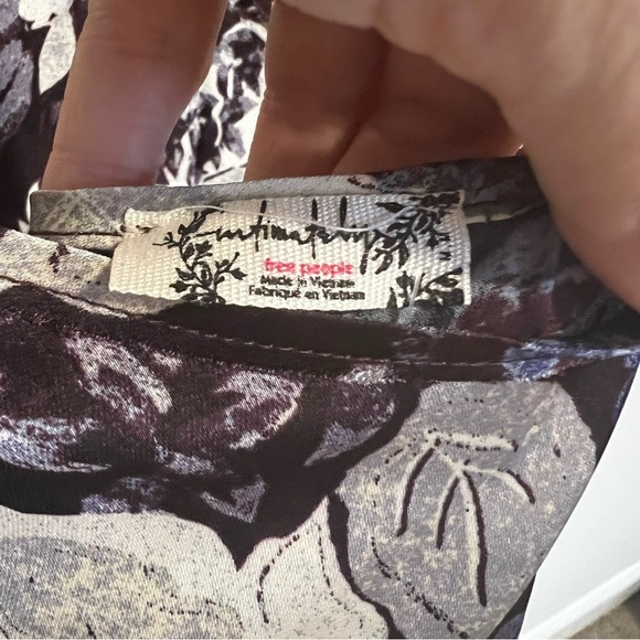 Free People Worth‎ The Wait Silky Floral Maxi Dress Dark Night Combo Size Medium - Picture 5 of 7